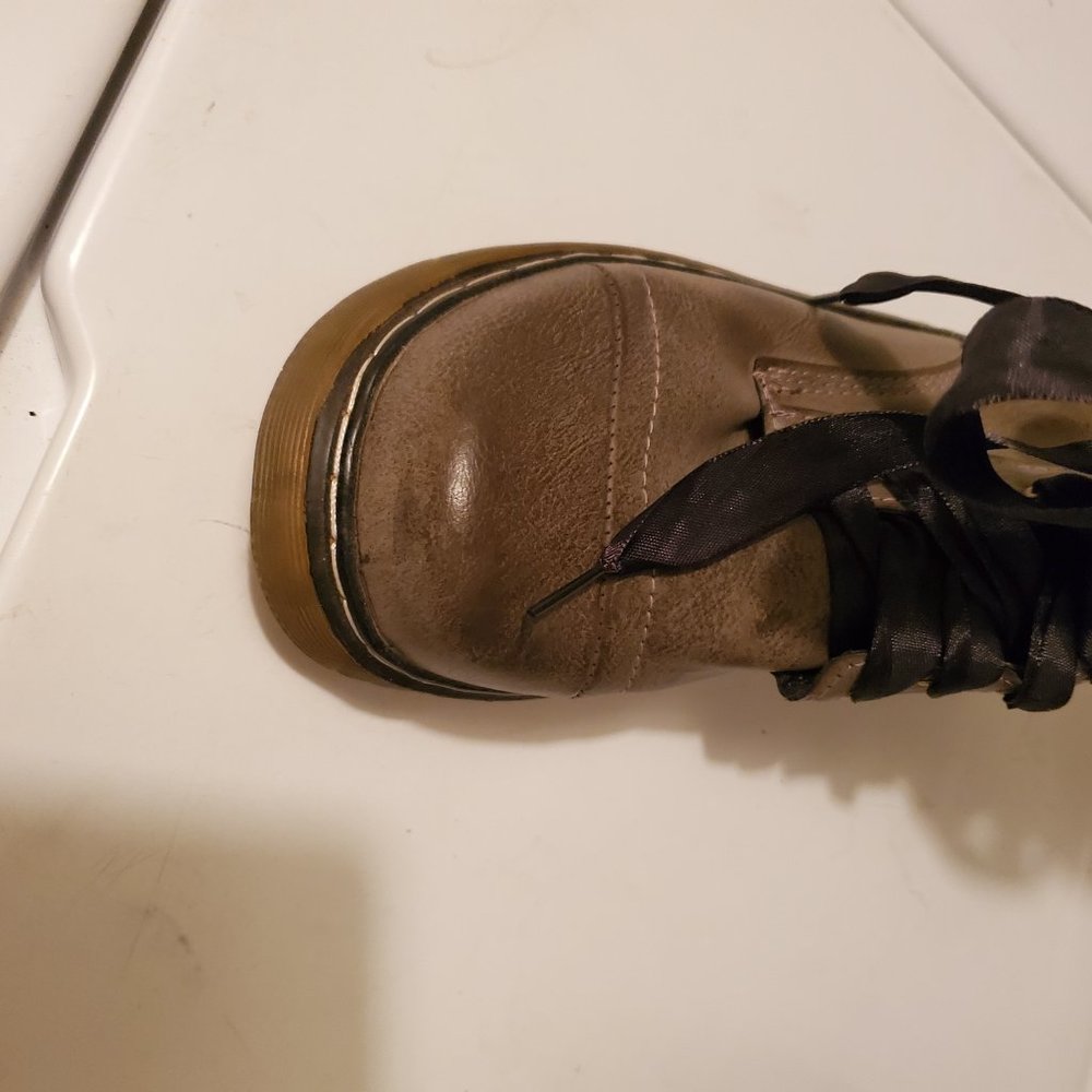 Boots - Picture 3 of 8